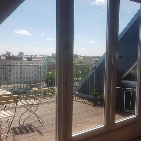 Helle Dachgeschosswohnung Fuer 8 Personen In Zentraler Lage Берлин Экстерьер фото