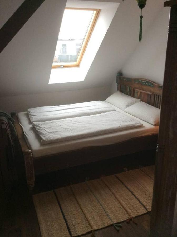Helle Dachgeschosswohnung Fuer 8 Personen In Zentraler Lage Берлин Экстерьер фото
