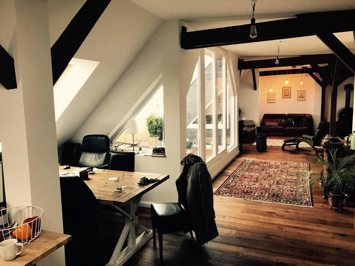 Helle Dachgeschosswohnung Fuer 8 Personen In Zentraler Lage Берлин Экстерьер фото