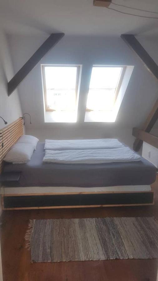 Helle Dachgeschosswohnung Fuer 8 Personen In Zentraler Lage Берлин Экстерьер фото