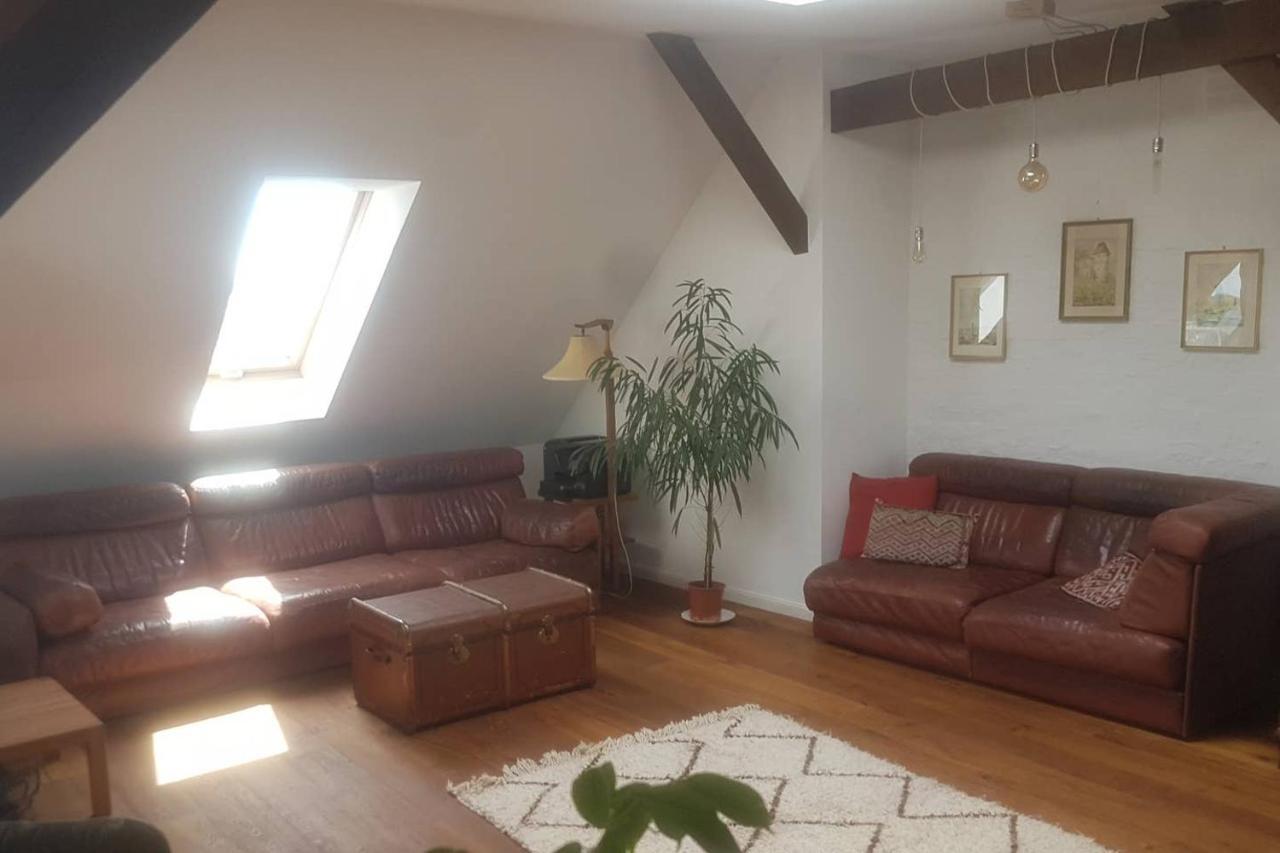 Helle Dachgeschosswohnung Fuer 8 Personen In Zentraler Lage Берлин Экстерьер фото
