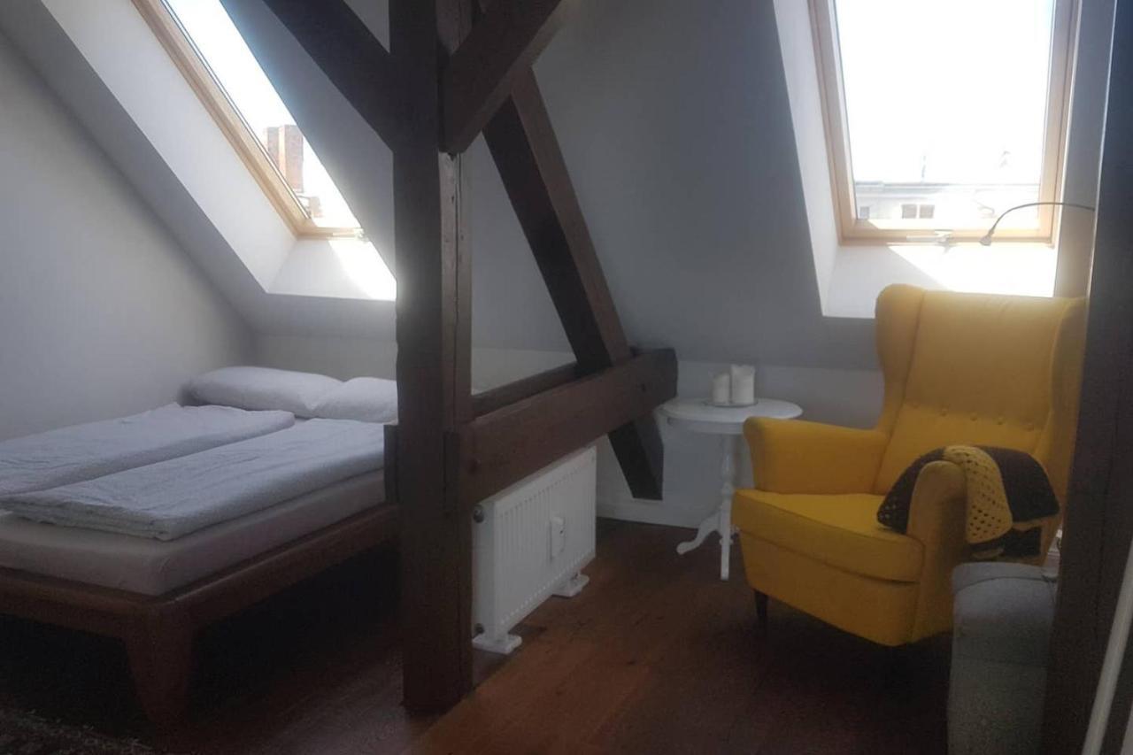 Helle Dachgeschosswohnung Fuer 8 Personen In Zentraler Lage Берлин Экстерьер фото